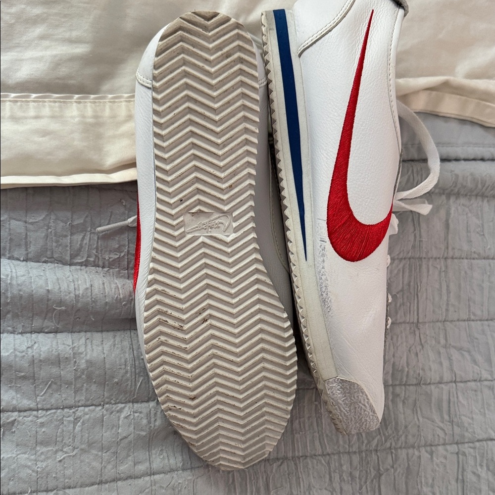 Nike Retro Men's White Sneakers with Red and Blue Accents - Picture 5 of 5